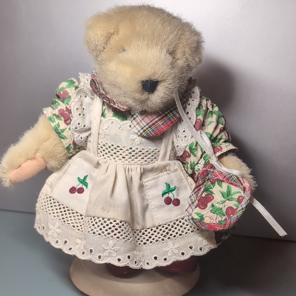 Vintage Muffy Vander Bear "Cherrie Pie: The Baking Collection" 1992 9" plush
